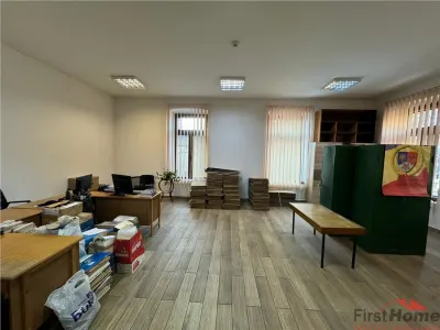 Cladire cu un aspect aparte de inchiriat in Centrul Focsaniului - foto 5