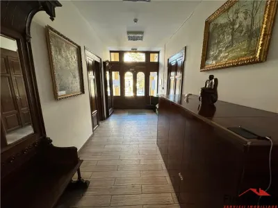 Cladire cu un aspect aparte de inchiriat in Centrul Focsaniului - foto 6