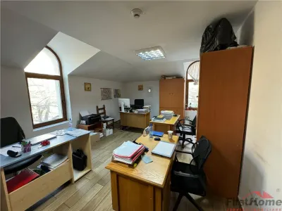 Cladire cu un aspect aparte de inchiriat in Centrul Focsaniului - foto 10
