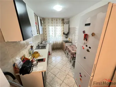 Apartament 2 camere, hol patrat, logie + balcon, zona Razboieni - Focsani