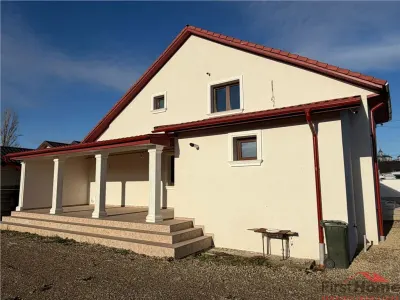 Vila deosebita Parter + Mansarda de vanzare in Odobesti - foto 5