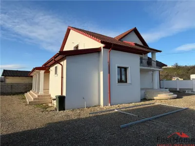 Vila deosebita Parter + Mansarda de vanzare in Odobesti - foto 7