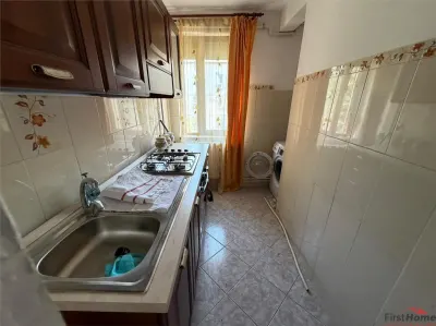 Apartament 3 camere, zona Sud - Paco , etaj 3, mobilat - Focsani