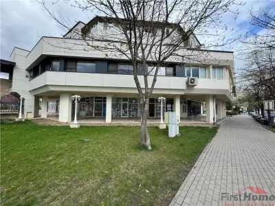 Sp comercial Teatru intersectie, zona 0, vitrina, 22 mp, pe colt - Focsani