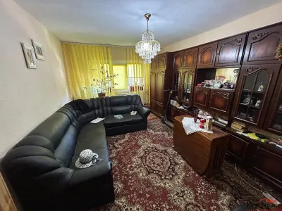 Apartament cu 3 camere de vanzare et. 2,  zona Sud. - foto 1