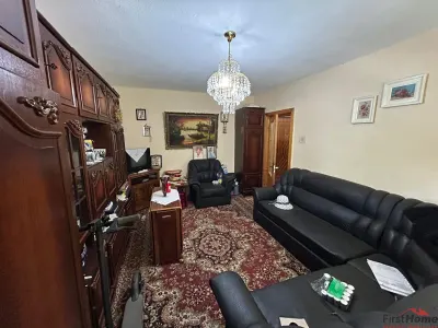 Apartament cu 3 camere de vanzare et. 2,  zona Sud. - foto 2