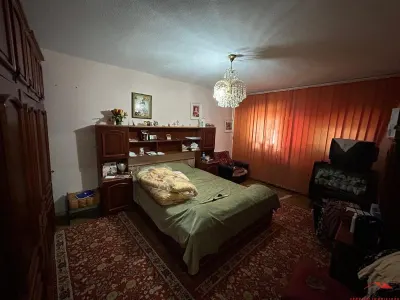 Apartament cu 3 camere de vanzare et. 2,  zona Sud. - foto 3