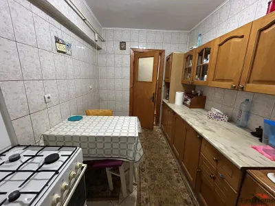 Apartament cu 3 camere de vanzare et. 2,  zona Sud. - foto 10