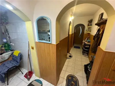 Ap 3 cam, Sud scoala nr 8, 50mp utili, et 1/4, CT - foto 7