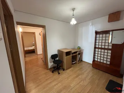 Apartament cu 3 camere de vanzare, zona Quattro. - foto 3