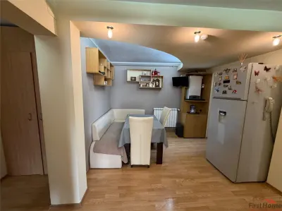 Apartament 3 camere, zona Ultracentrala , etaj 3 cu acoperis - foto 2