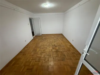 Apartament 2 camere,  58 mp, etaj 3 cu acoperis, zona Scoala 2 - foto 5