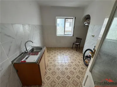 Apartament 3 camere, etaj 1 , 80mp in Campineanca - foto 1