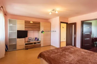 Vila P+E+M Sanpetru Teren 2400 Mp - foto 3