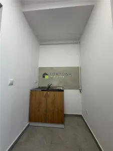 Garsoniera mica, renovata, centrala termica proprie, str. Zizinului - foto 5