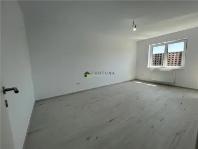Garsoniera spatioasa, nemobilata, bloc nou Tractorul - Brasov