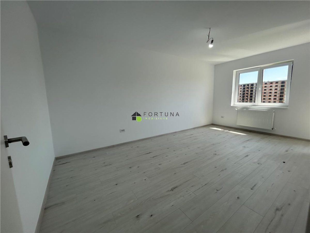 Garsoniera spatioasa, nemobilata, bloc nou Tractorul - Brasov