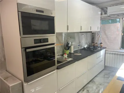 Apartament 2 camere , zona Gara , et 1/4 , renovat integral , mobilat modern - Focsani