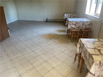 Spatiu comercial  situat in comuna Reghiu cu suprafata de 88 mp si magazie de 100 mp - foto 2