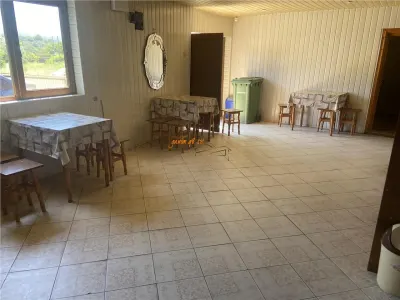 Spatiu comercial  situat in comuna Reghiu cu suprafata de 88 mp si magazie de 100 mp - foto 3