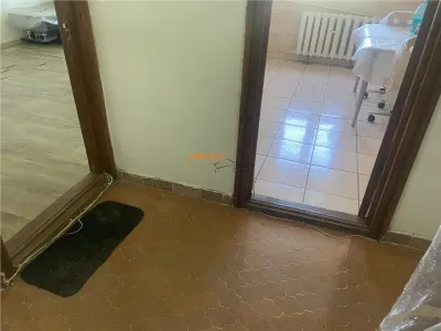 Apartament 2 camere , zona Liceul Economic , 56 mp , decomandat - foto 9