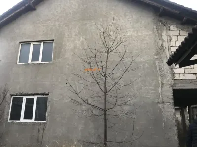 Casa de vanzare in Golesti, parter si etaj , 220 mp construiti , teren 916mp, la rosu - Golesti