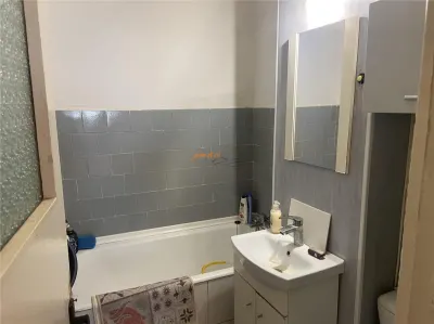 Apartament 3 camere , zona Scoala nr 10 , et 7/8 , decomandat , liber - foto 11