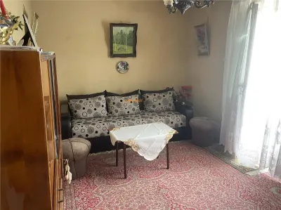 Apartament 3 camere , zona Scoala nr 10 , et 7/8 , decomandat , liber - foto 4