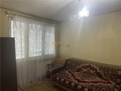 Apartament 3 camere , zona Sud , et 3/4 , decomandat ,52 mp - foto 2