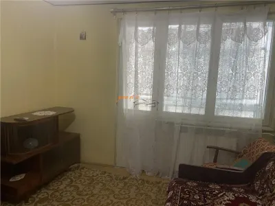 Apartament 3 camere , zona Sud , et 3/4 , decomandat ,52 mp - foto 3
