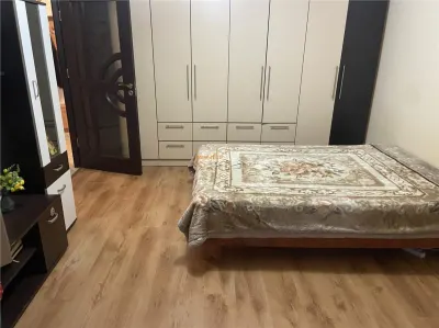Apartament 2 camere ,56 mp, zona Longinescu , decomandat, imbunatatit , liber - foto 2