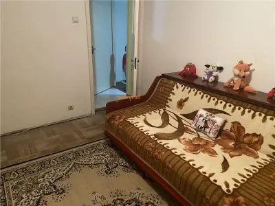 Apartament trei camere , zona Cartier Sud , 55 mp , curat - foto 3