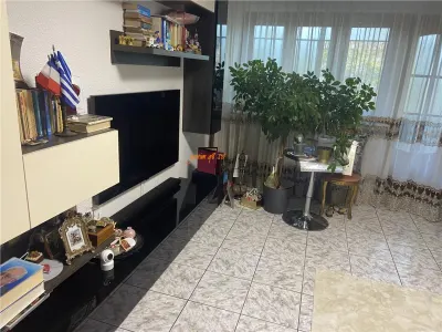 Apartament 3 camere , zona ultracentrala - Primaria Focsani , 83 mp , imbunatatit - foto 2