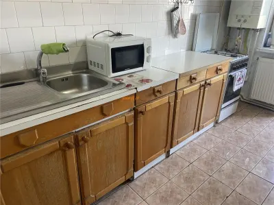 Apartament 3 camere in Focsani , zona centrala, et 2/4 , decomandat , 77 mp , liber , mobilat - foto 13