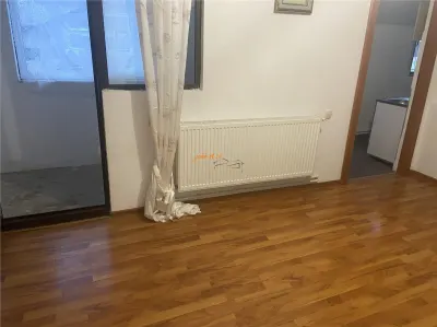 Garsoniera de vanzare , zona Spitalul Judetean Focsani , 28 mp , decomandata , et 3/3 ,mobilata partial - foto 3