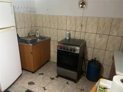 Casa formata din 2 corpuri de vanzare in sat Maluri , comuna Vulturu ,suprafata casa 100 mp , teren1400mp - foto 6