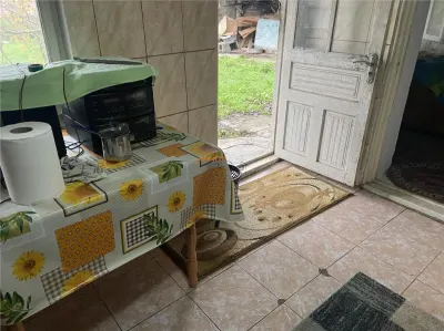 Casa formata din 2 corpuri de vanzare in sat Maluri , comuna Vulturu ,suprafata casa 100 mp , teren1400mp - foto 7