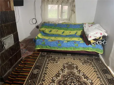 Casa formata din 2 corpuri de vanzare in sat Maluri , comuna Vulturu ,suprafata casa 100 mp , teren1400mp - foto 8