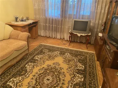 Apartament 3 camere , zona 2 Stejari , et 1/3 , 84 mp , decomandat , mobilat - foto 2