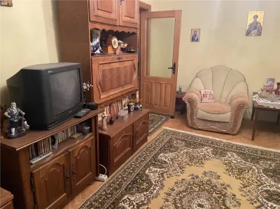 Apartament 3 camere , zona 2 Stejari , et 1/3 , 84 mp , decomandat , mobilat - foto 5