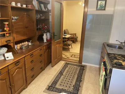 Apartament 3 camere , zona 2 Stejari , et 1/3 , 84 mp , decomandat , mobilat - foto 9