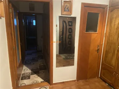 Apartament 3 camere , zona Liceul Economic - B-dul Garii, decomandat , 75 mp , mobilat - foto 3