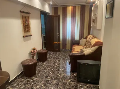 Apatament 2 camere , zona Spitalul Militar , et 1/3 , decomandat , imbunatatit , mobilat integral - foto 2