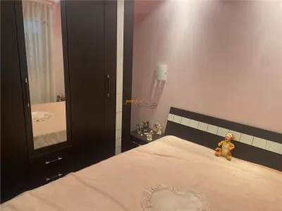 Apatament 2 camere , zona Spitalul Militar , et 1/3 , decomandat , imbunatatit , mobilat integral - foto 4