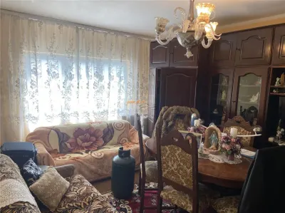 Apartament 2 camere , zona ultracentrala - Piata Moldovei , et 2 , decomandat , 54 mp , renovat ,mobilat completdin 4 - foto 2