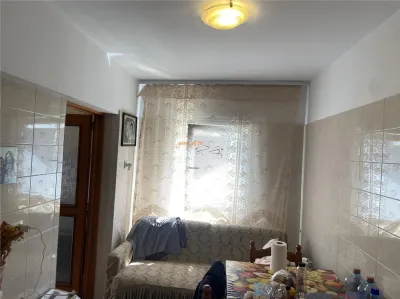 Apartament 2 camere , zona ultracentrala - Piata Moldovei , et 2 , decomandat , 54 mp , renovat ,mobilat completdin 4 - foto 5