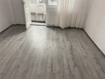 Apartament 2 camere , et 1/4 , ultracentral -Piata Moldovei , renovat , mobilat  partial - Focsani
