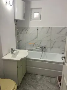 Apartament 2 camere , et 1/4 , ultracentral -Piata Moldovei , renovat , mobilat  partial - foto 5
