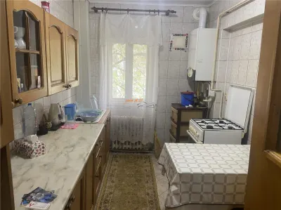 Apartament 3 camere , cartier Sud , et 3/4 ,decomandat ,70 mp , centrala termica  proprie - foto 7
