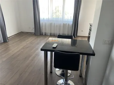 Garsoniera de vanzare , zona Liceul Economic Gara - strada Longinescu , 37 mp , renovata ,mobilata - foto 6